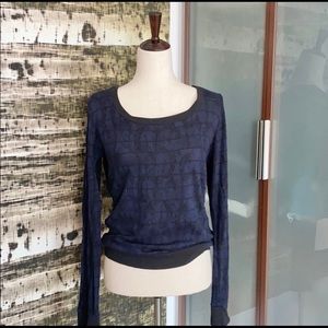 THREADS4TOUGHT navy and black light sweater top M